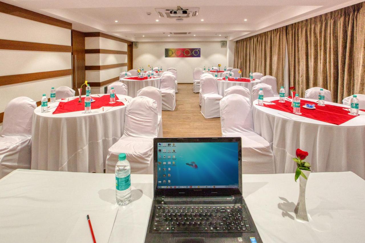 7 Apple Hotel - Viman Nagar Pune Exterior foto